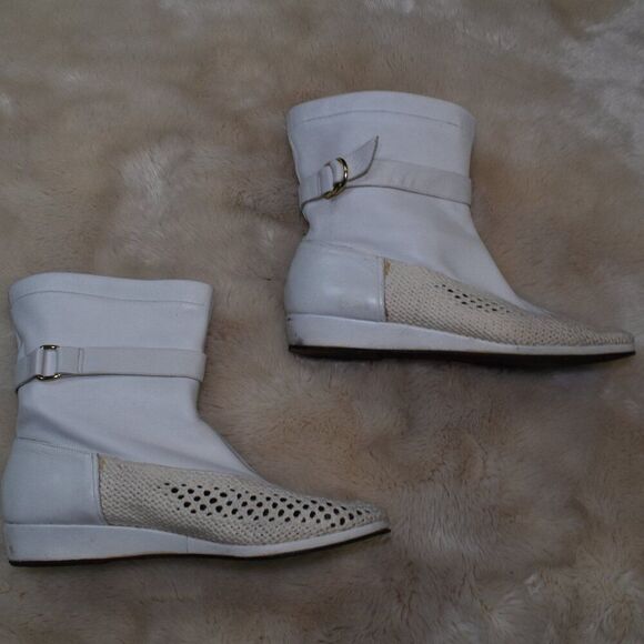 Charles Jourdan VTG 80s White Leather Crochet Ankle Boots Women’s Size 8.5 - Picture 2 of 16